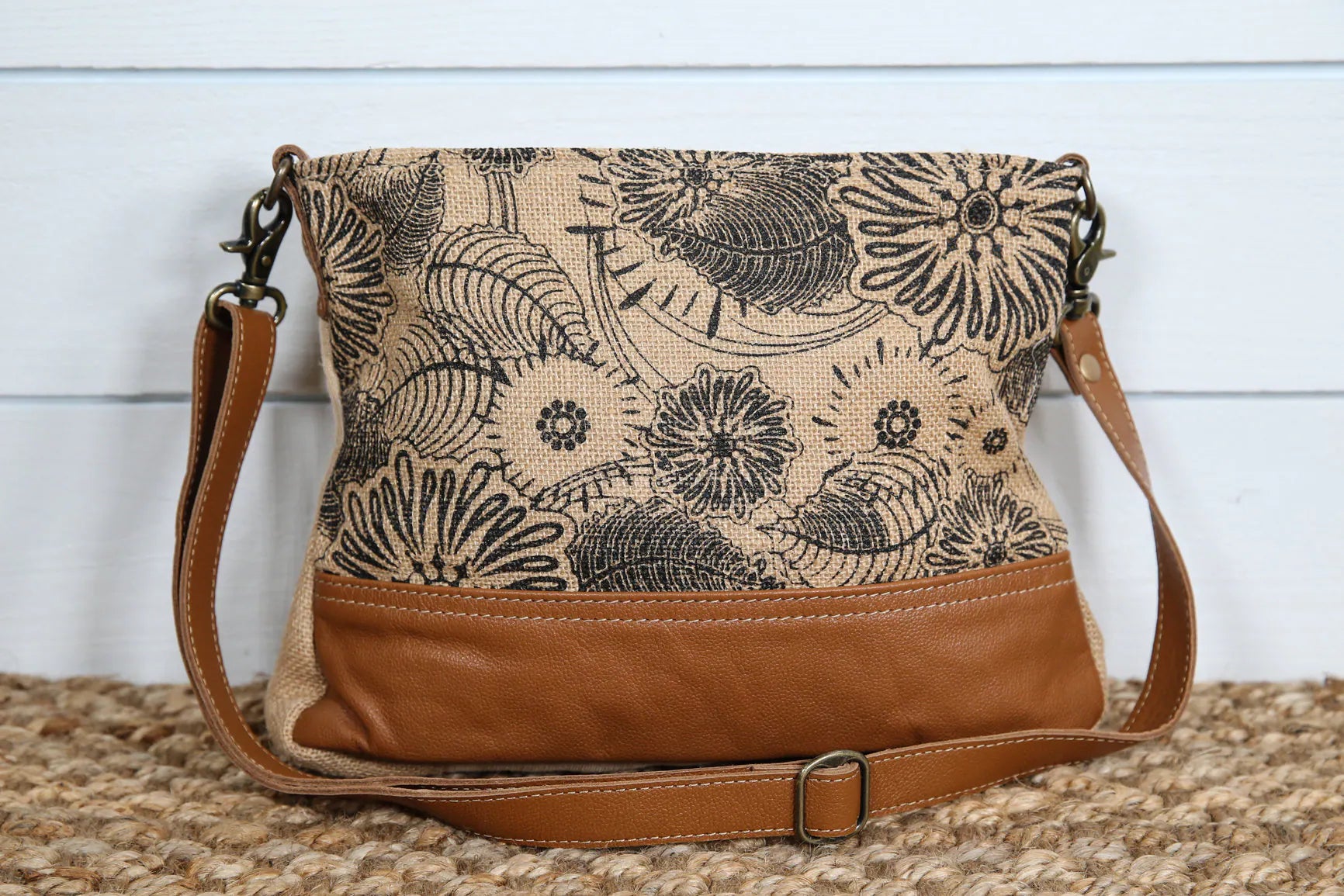 Crossbody Bags for Students: Practical and Stylish Options