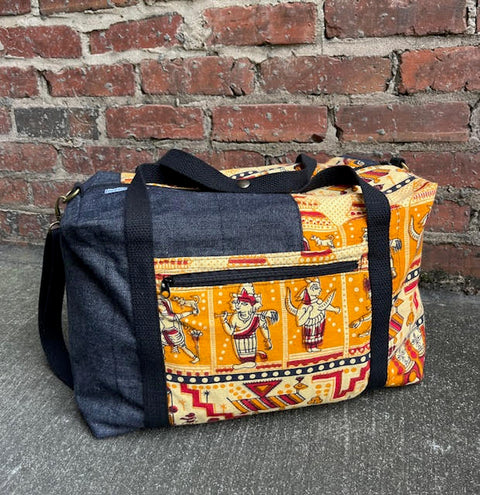 “India” duffel bag